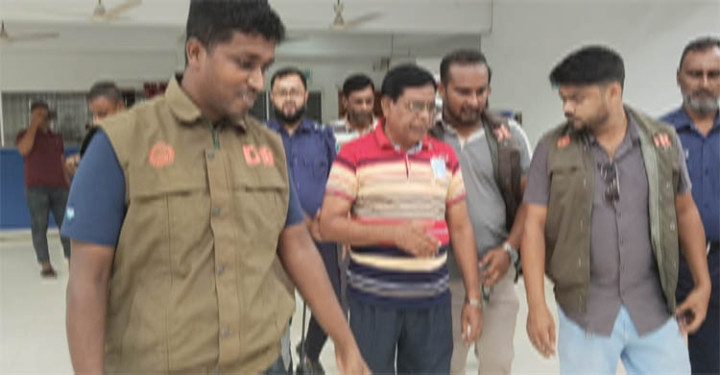 ভারতে যাওয়ার পথে জেলা আ. লীগের সাধারণ সম্পাদক গ্রেফতার