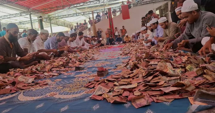চতুর্থবারের মতো খোলা হলো শাহজালাল মাজারের দানবাক্স, অর্থ গণনা শুরু