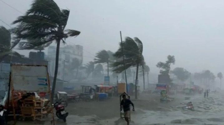মধ্যরাতে সিলেটসহ ১২ জেলায় ৬০ কিলোমিটার বেগে ঝড়ের আশঙ্কা