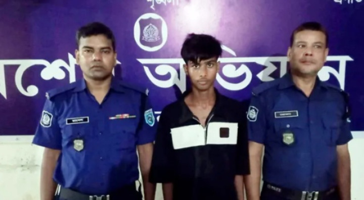 বাবাকে ছুরিকাঘাতে হত্যা, ছেলে গ্রেফতার