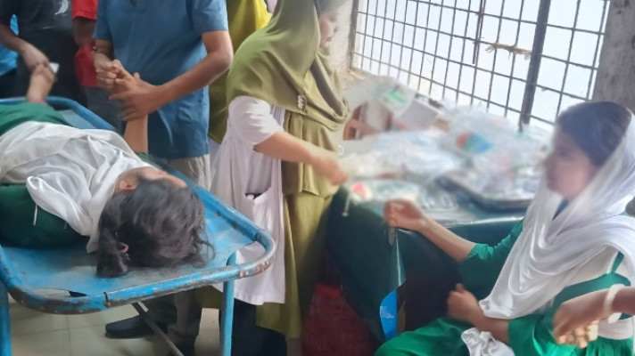 বিদ্যালয়ে ‘জিন আতঙ্কে’ অর্ধশতাধিক শিক্ষার্থী অসুস্থ