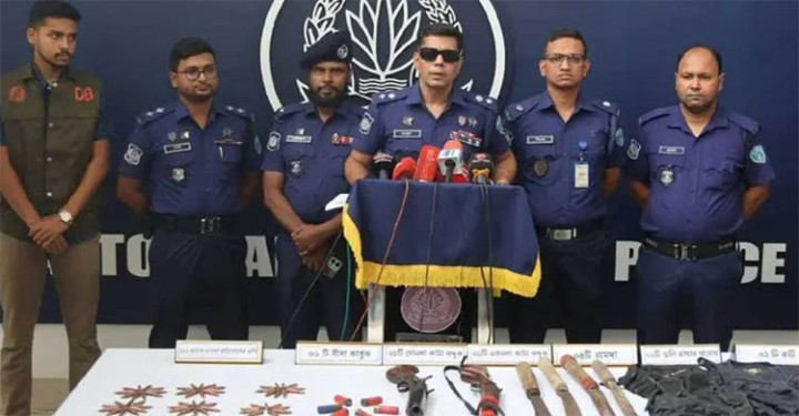সন্ত্রাসীদের গুলিতে আহত ১২ পুলিশ