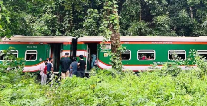 সিলেটের সঙ্গে ৪ ঘন্টা পর সারাদেশের রেল যোগাযোগ স্বাভাবিক