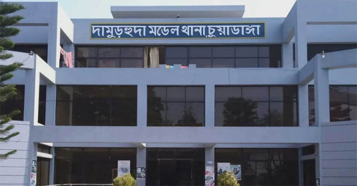 প্রকাশ্যে বৃদ্ধের বুকে লোহার শিক ঢুকিয়ে হত্যা