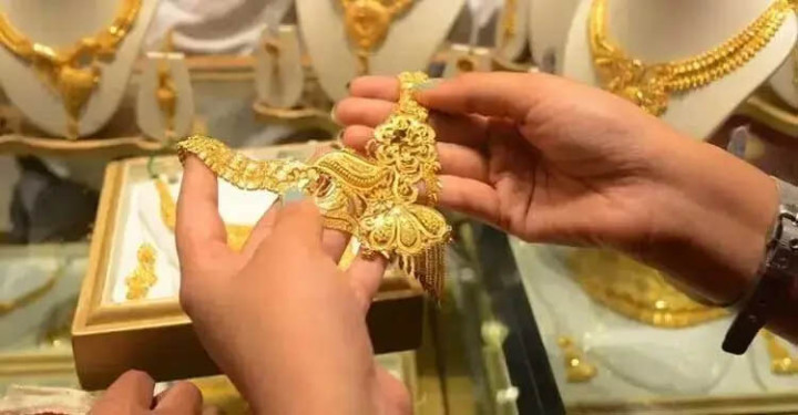দেশের বাজারে আজ যে দামে বিক্রি হচ্ছে সোনা