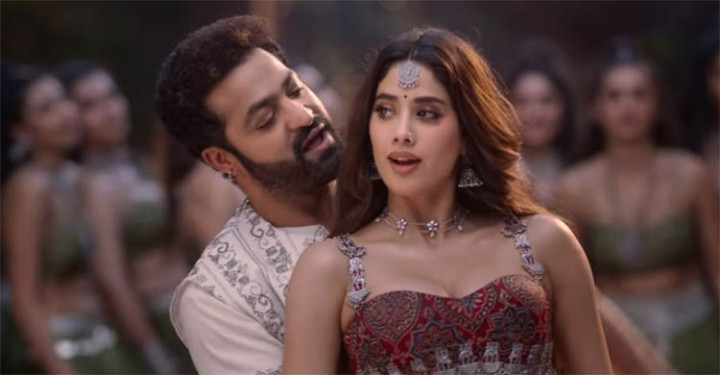 অভিনেত্রী সঙ্গে ভিডিও ভাইরাল, কড়া হুঁশিয়ারি অভিনেতার 