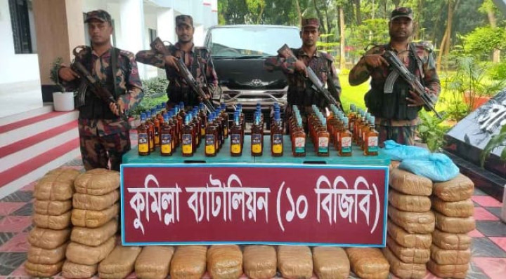 মাইক্রোবাস থেকে বিপুল পরিমাণ  গাঁজা ও  মদ জব্দ