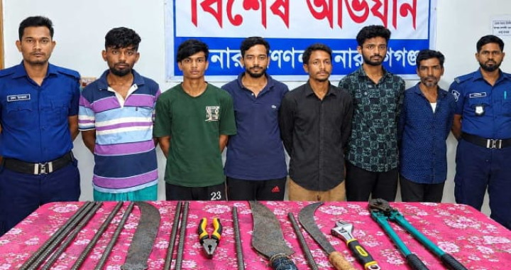 ডাকাতির প্রস্তুতিকালে দেশি অস্ত্রসহ আটক ৬