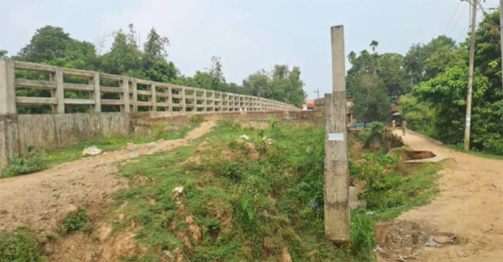 মৌলভীবাজারে ৫ বছরেও শেষ হয়নি সেতুর কাজ, ১২টি গ্রামের জনভোগান্তি