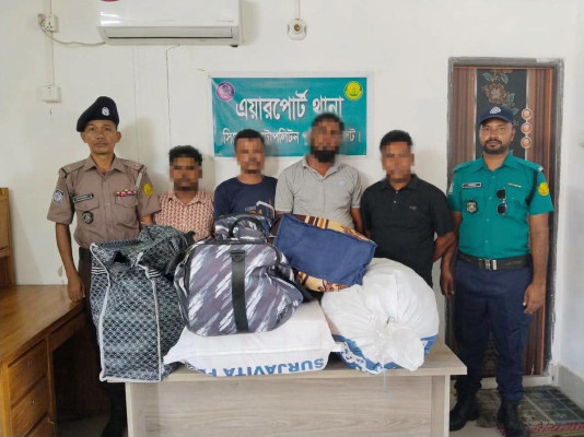 সিলেটে বিপুল পরিমাণ  ভারতীয় পণ্যসহ আটক ৪