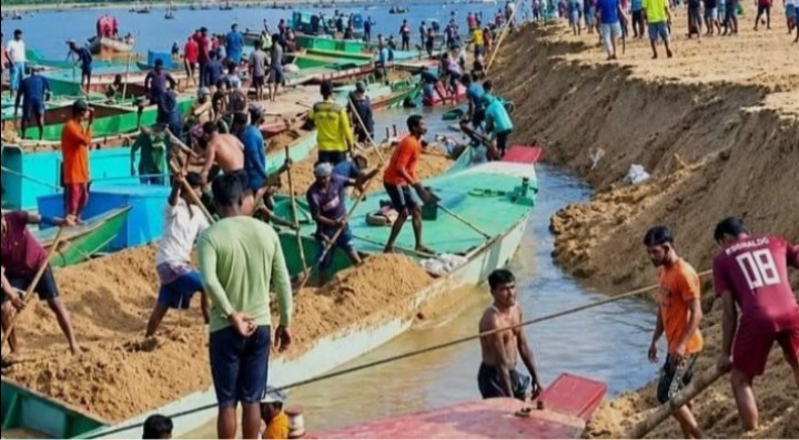 সুনামগঞ্জে ২ বালুমহালে  উত্তোলনের অনুমতি স্থগিত করলেন হাইকোর্ট