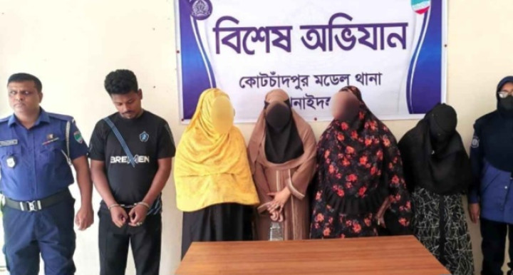 ভাড়া বাসা থেকে নারী-পুরুষসহ আটক ৫