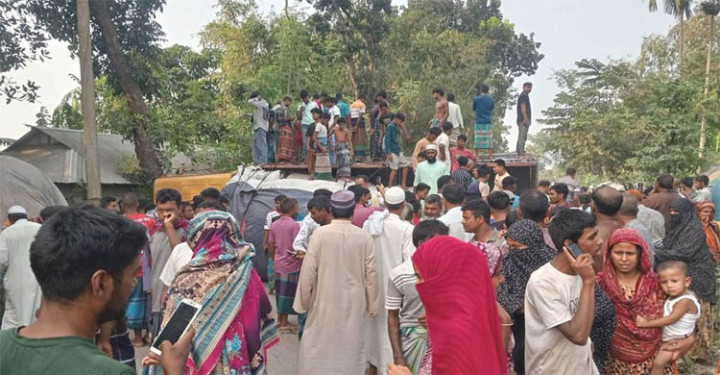 ট্রাকচাপায় ইজিবাইকের ৫ যাত্রী নিহত
