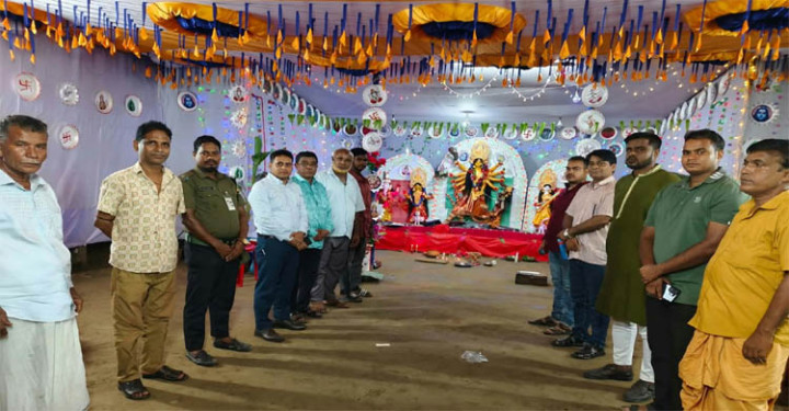 গোয়াইনঘাটে দুর্গামন্দির পরিদর্শন করলেন ইউএনও রতন কুমার অধিকারী