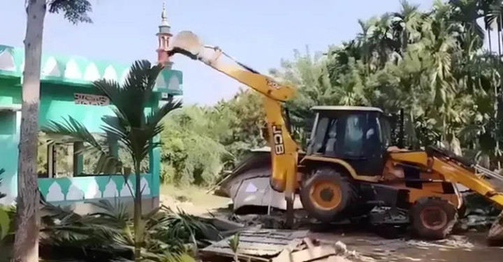 আসামে ১১০০ মুসলিম পরিবার উচ্ছেদ, ভেঙে ফেলা হয়েছে ১০ মসজিদ