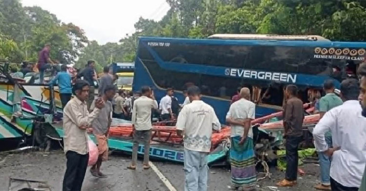 সাত বছরে সড়ক দুর্ঘটনায় প্রাণ গেছে ৭,৯৬৩ শিশুর