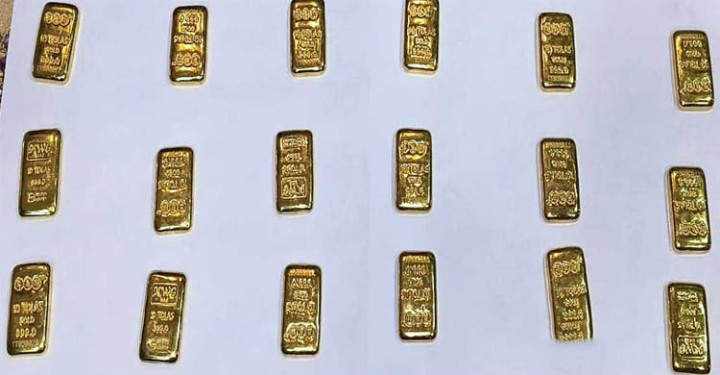 প্রায় ৪ কোটি টাকার সোনার বারসহ আটক ১