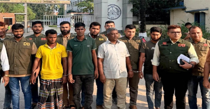 যুবলীগের সভাপতিসহ চার অস্ত্র ব্যবসায়ী গ্রেফতার 