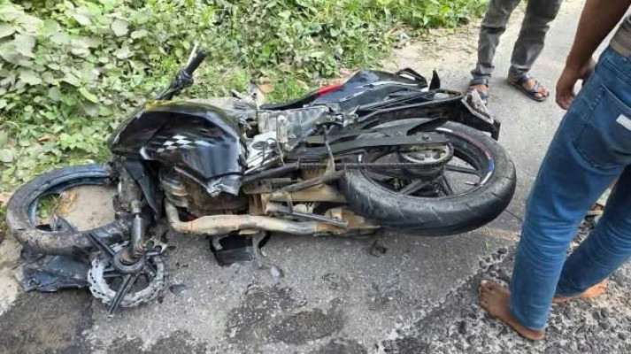 দুই মোটরসাইকেলের মুখোমুখি সংঘর্ষে এক আরোহী নিহত