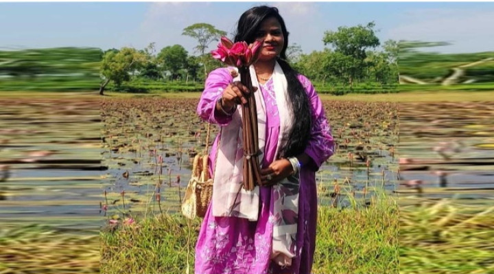 শাপলা হাতে হবিগঞ্জের প্রধান শিক্ষিকার প্রেম নিবেদনের পোস্ট ভাইরাল