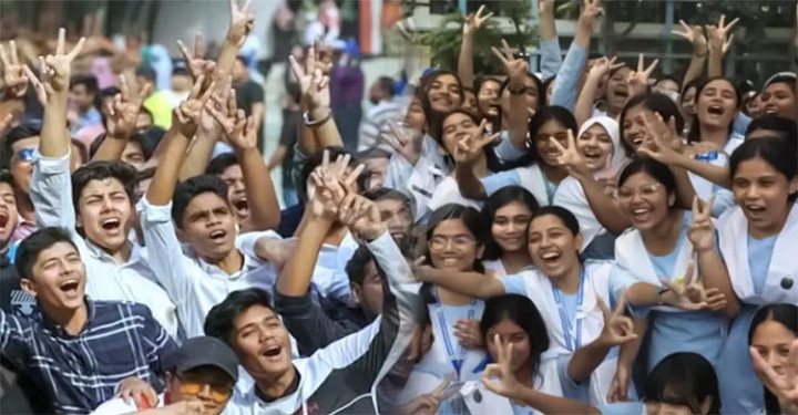 এইচএসসিতে জিপিএ-৫ পেয়েছে ৪০ হাজার ৮৪ শিক্ষার্থী